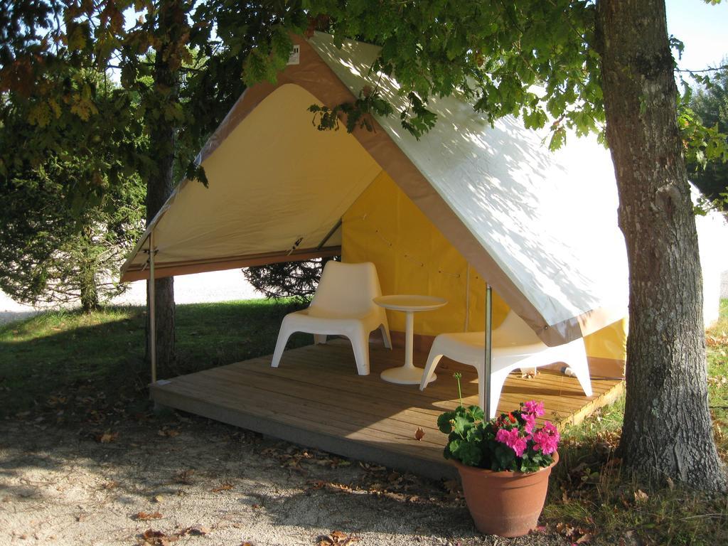 Camping Porte Des Vosges Бюльньєвіль Номер фото